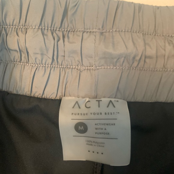 Acta high waisted running shorts - Picture 3 of 3